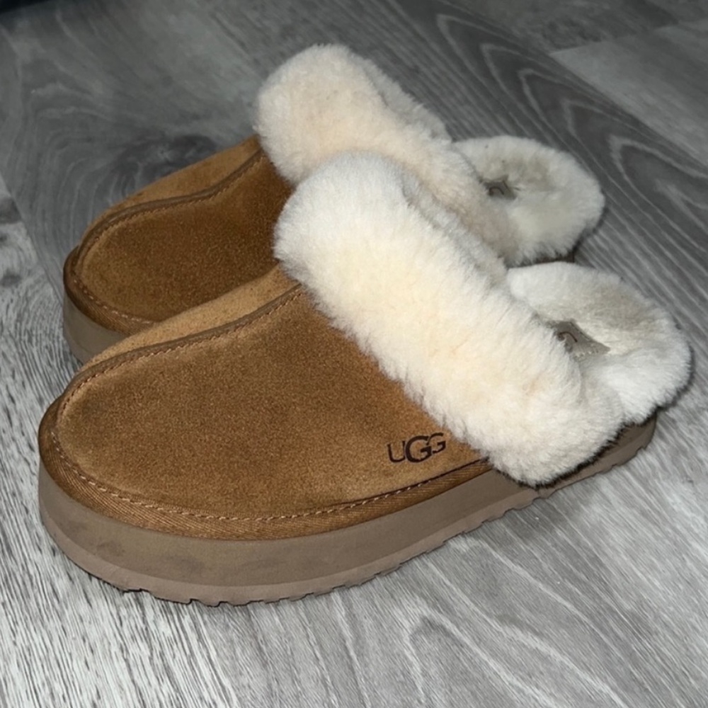 Ugg platform slipper size 7